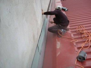 Có thể lăn sơn lên bề mặt tường bị nứt không